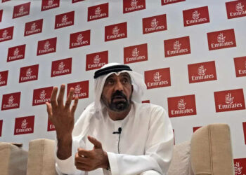 Emirates airline cuts annual loss to $1.06 bln