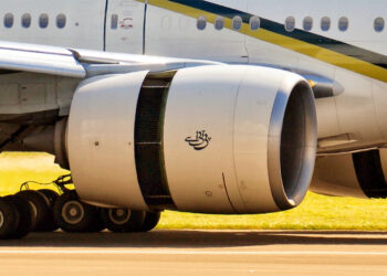 What Is ‘Reverse Thrust’ in Airplanes and How Does It Work?