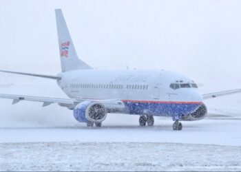 Can Airplanes Fly in Snowy Weather?
