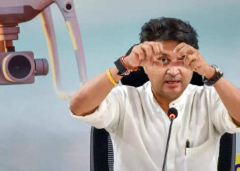 Scindia to examine airlines charging passengers for issuing boarding passes at check-in counters