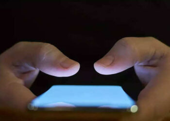 Flight delayed over mobile chat between couple in Mangaluru