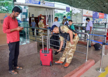 Airports allowed to deploy private security guards