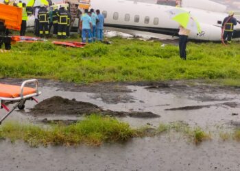 Private jet crashed at Mumbai airport due to bad weather, 6 passengers and two crew members onboard, All Operations Shut
